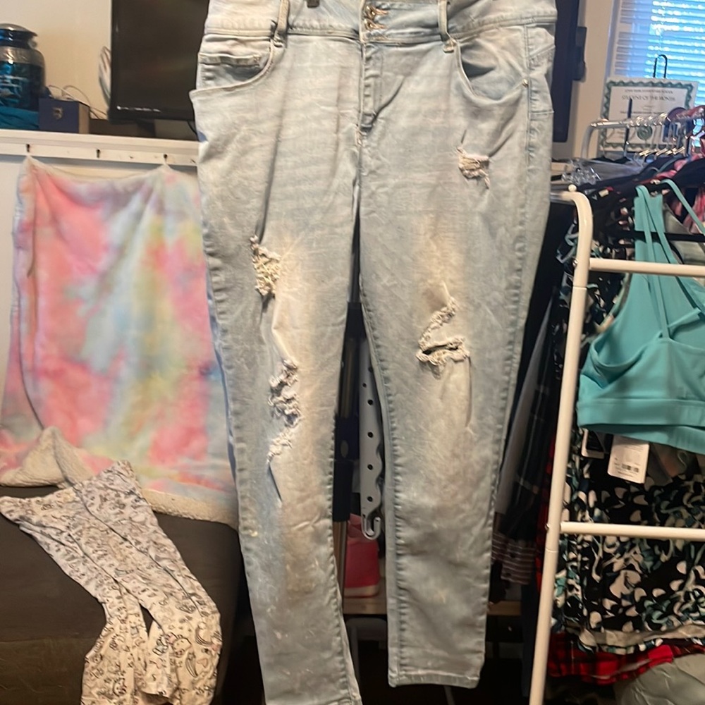Honey & Bristle size 20 stretch jeans w rips in legs